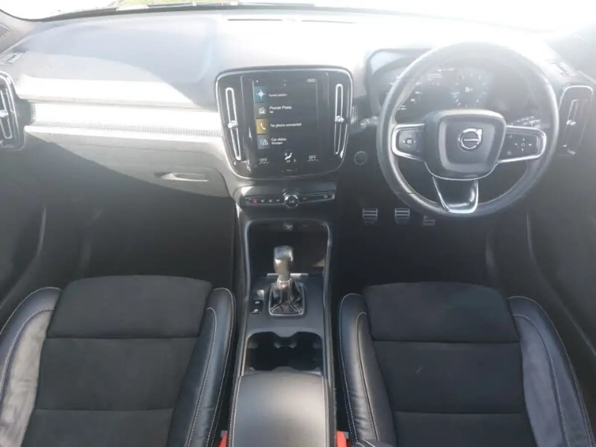 2020-volvo-xc40-15-t3-r-design-big-2
