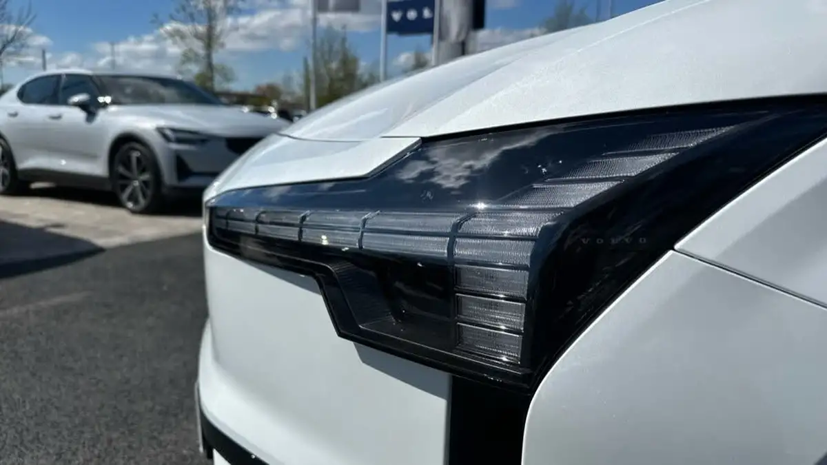 2025-volvo-ex30-e-twin-ultra-big-19