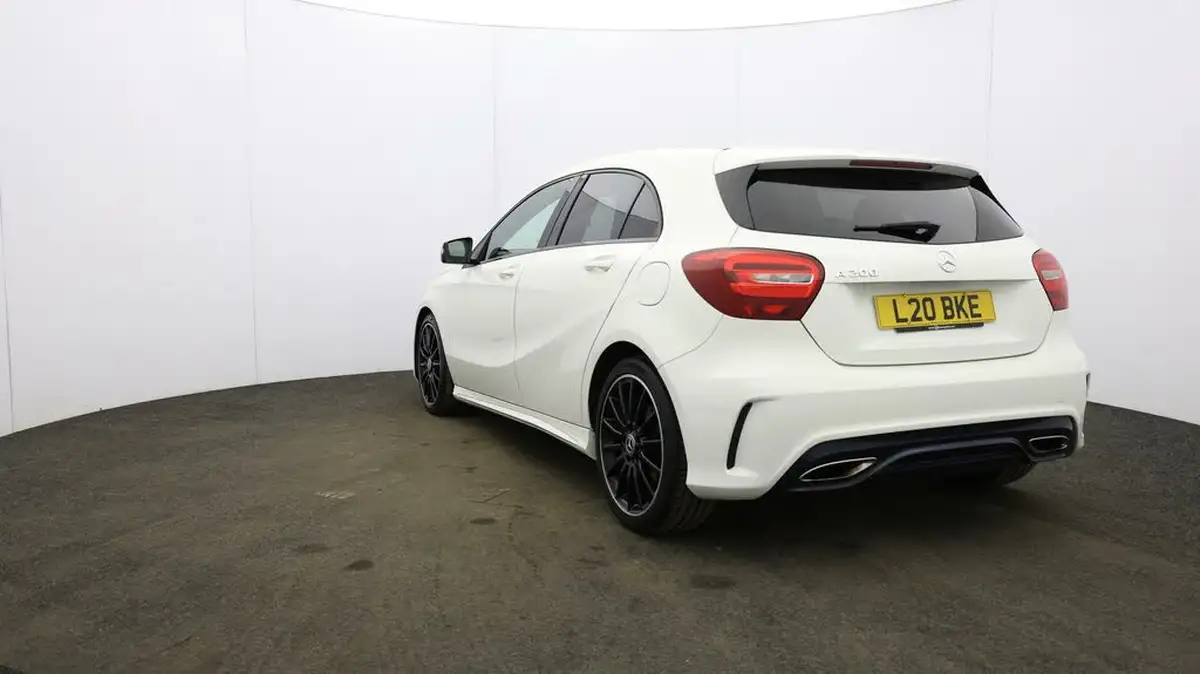 2017-mercedes-benz-a-class-16-a200-amg-line-ss-7g-dct-big-24