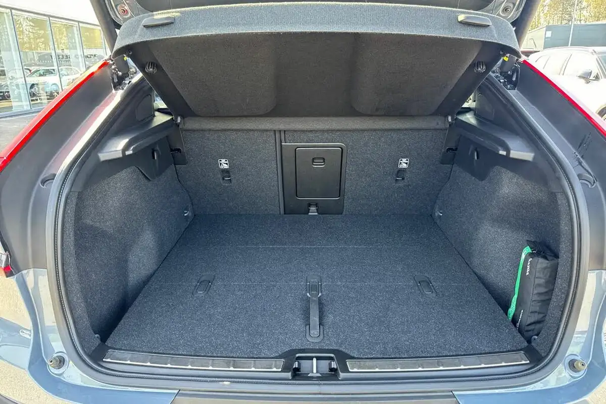 2022-volvo-c40-e-twin-recharge-pro-big-7