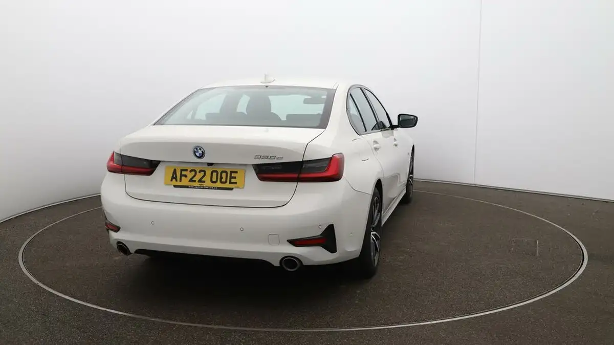 2022-bmw-3-series-20-330e-sport-pro-saloon-4d-big-47