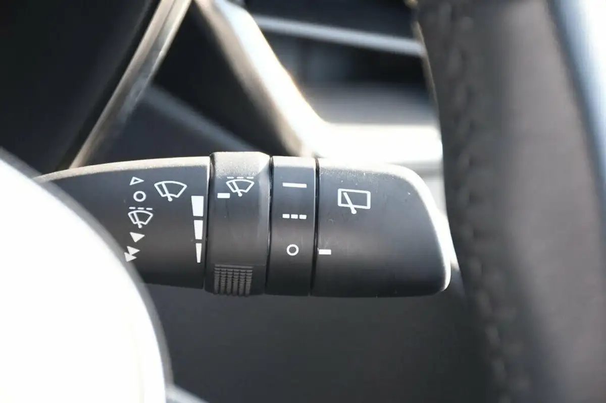 2022-toyota-corolla-18-vvt-i-icon-tech-trk-hatchback-5d-big-20