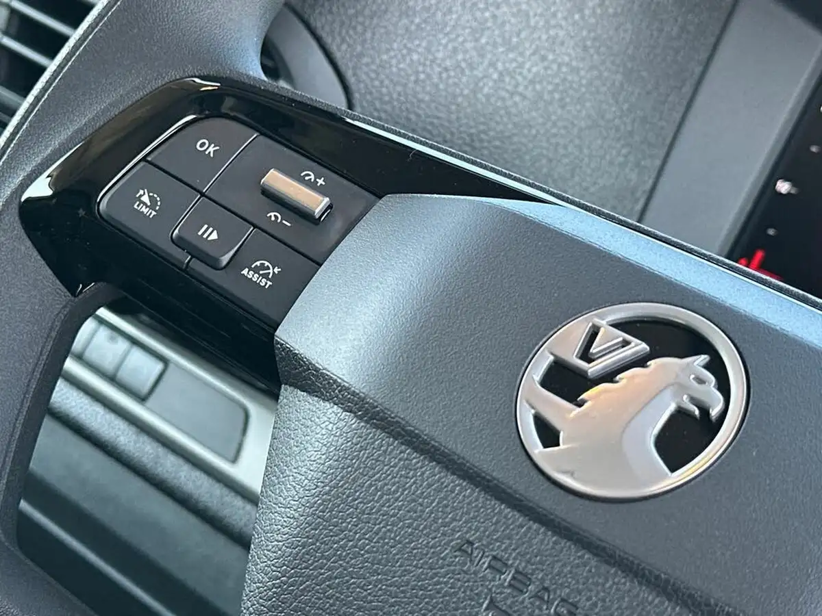 2025-vauxhall-vivaro-15td-prime-big-16