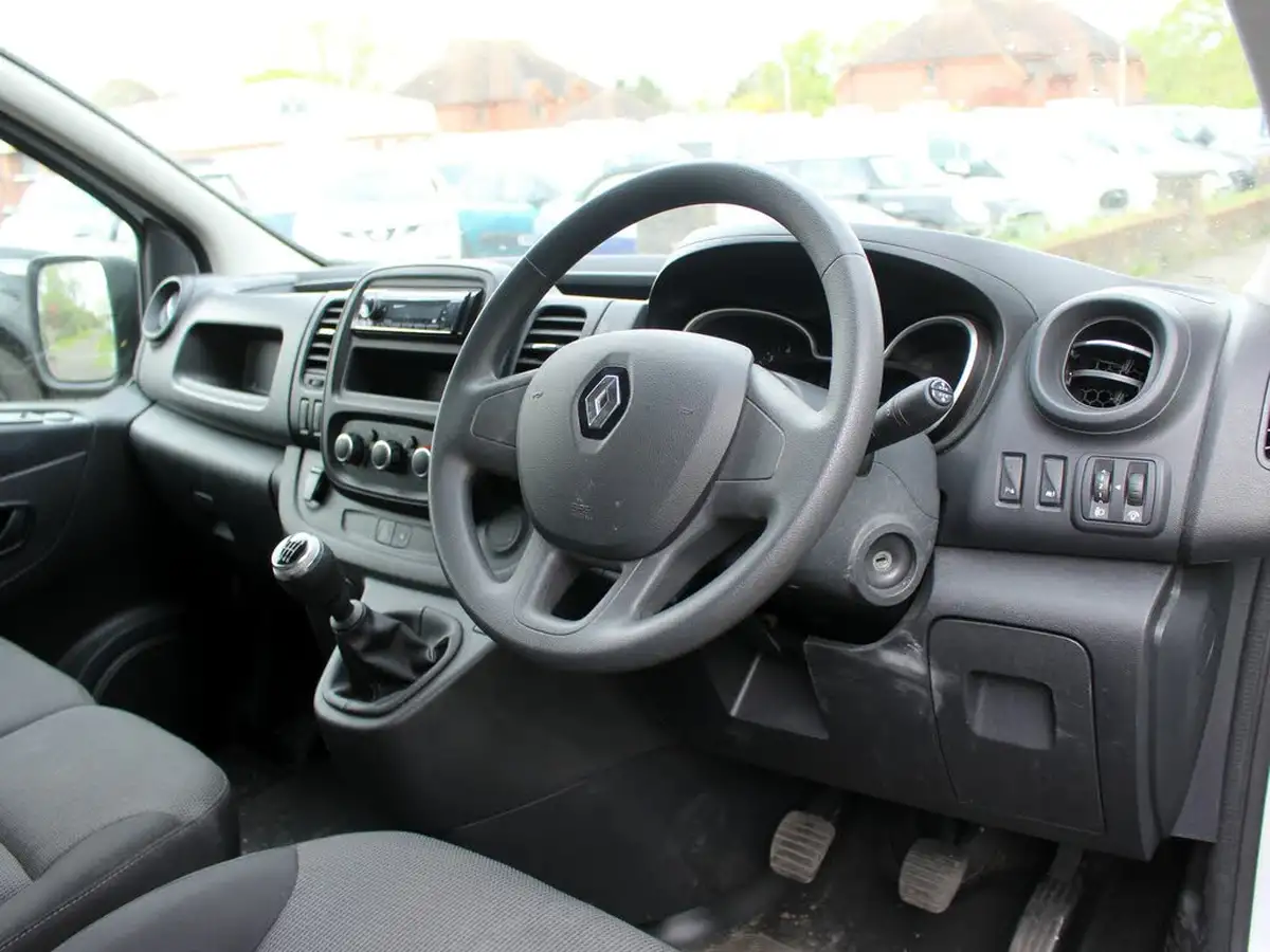 2021-renault-trafic-20dci-ll30-energy-120-business-panel-big-32