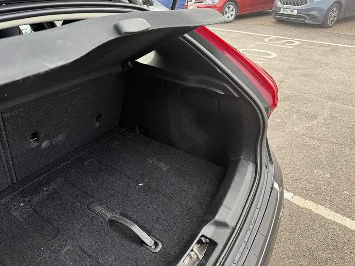 2018-volvo-v40-20td-d2-cross-country-pro-geartronic-big-25