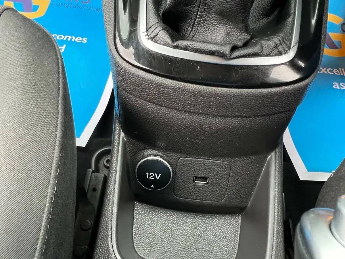 2016-ford-fiesta-125-zetec-3d-big-24
