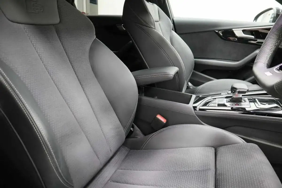 2024-audi-a4-avant-20-35-tfsi-black-edition-big-9