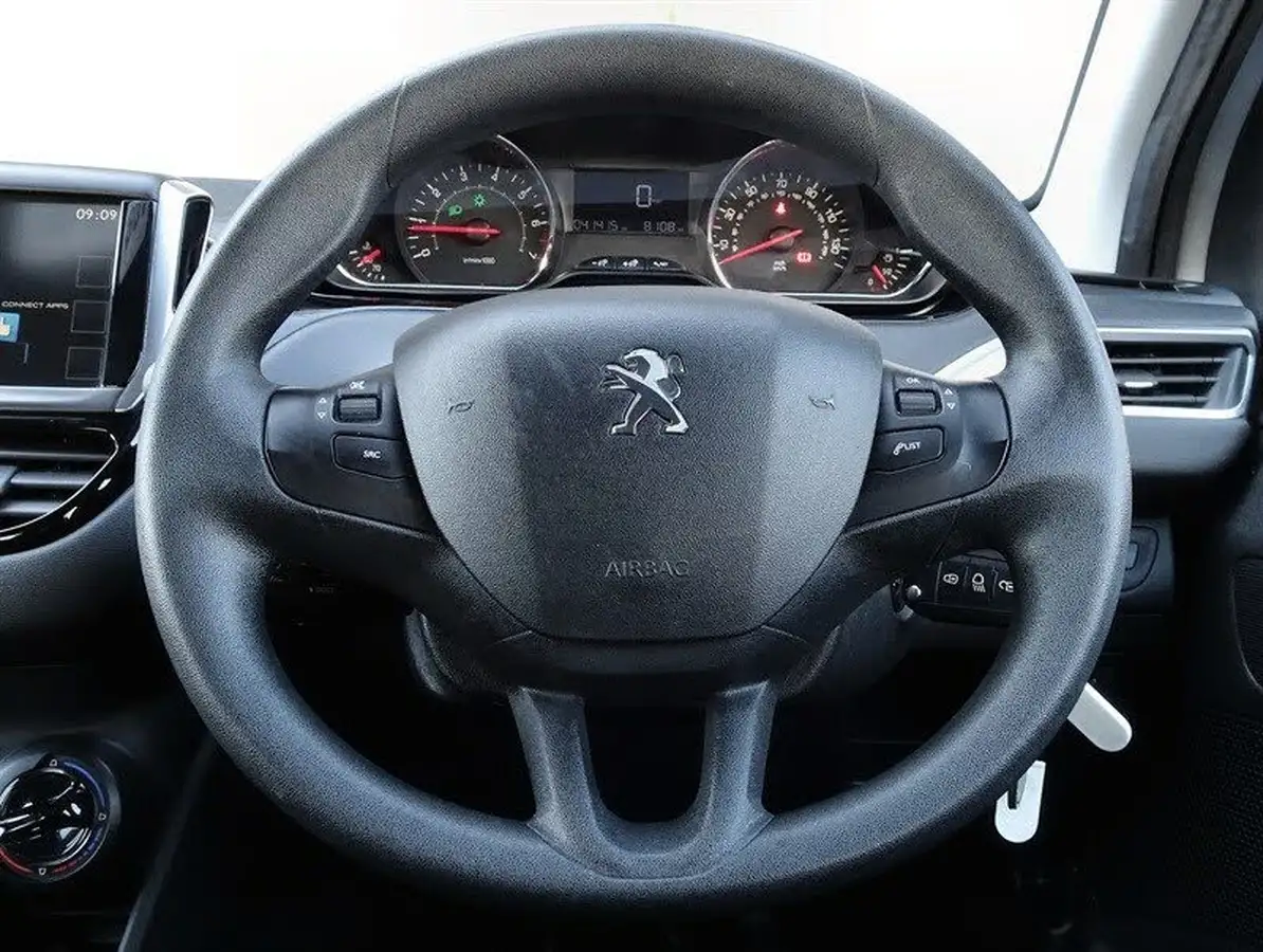 2014-peugeot-208-12-active-vti-5d-big-16