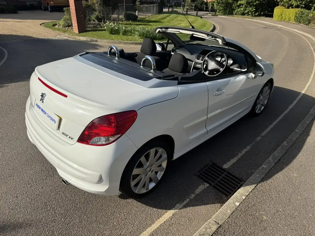 2010-peugeot-207-cc-16-gt-vti-120-09-big-24
