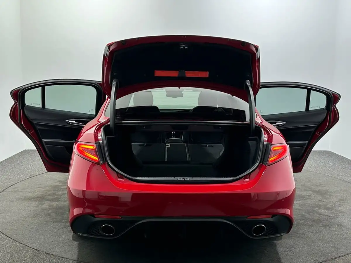 2018-alfa-romeo-giulia-22td-speciale-177bhp-big-38