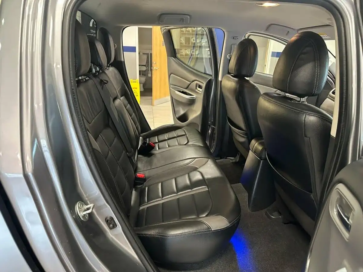 2019-mitsubishi-l200-24di-d-barbarian-eu6-big-15