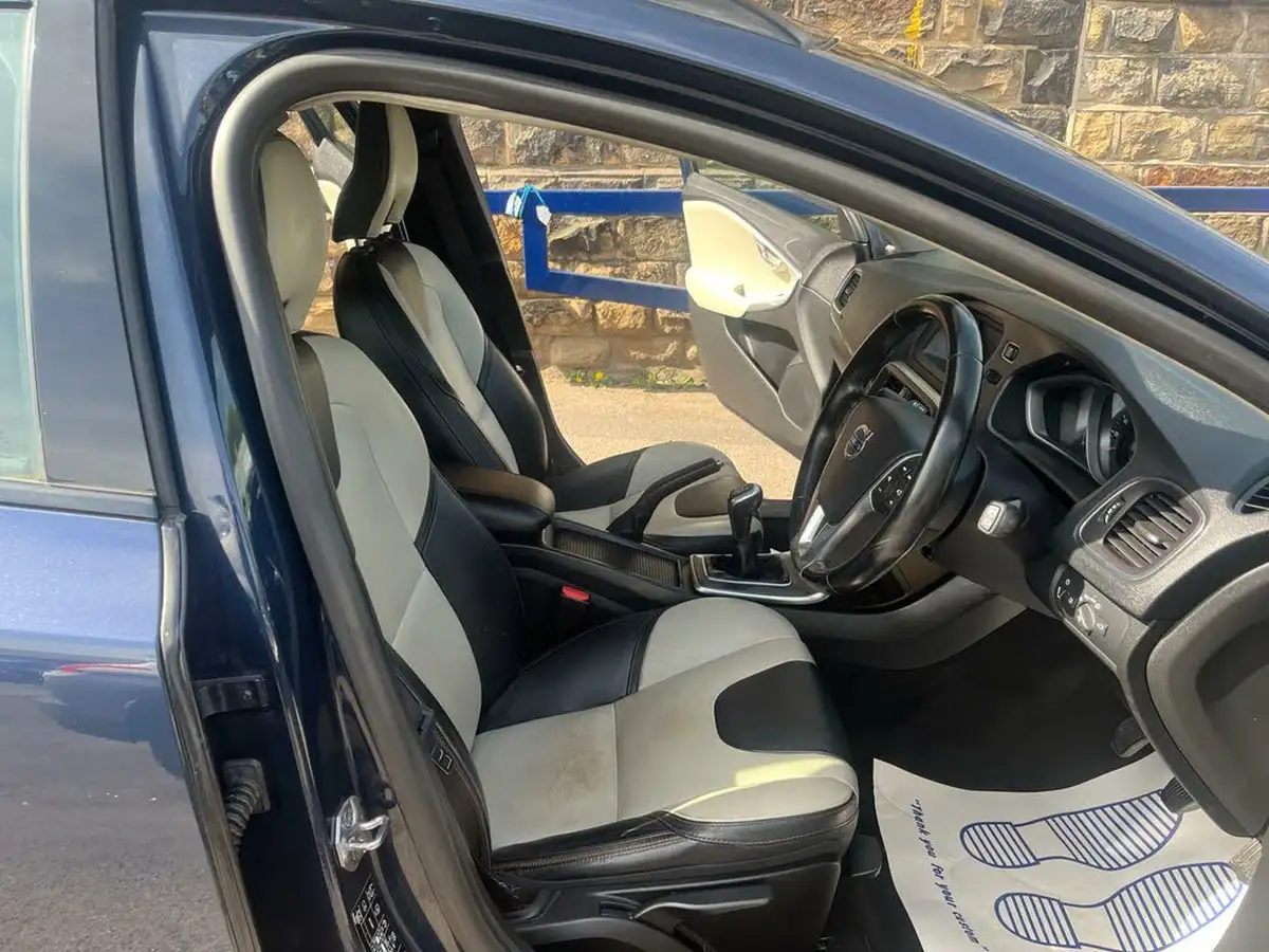 2014-volvo-v40-16td-d2-cross-country-lux-big-8