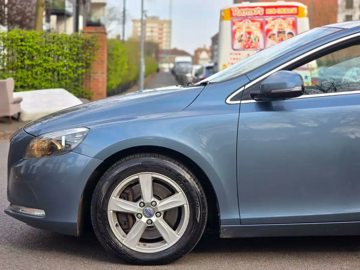 2014-volvo-v40-20td-d3-se-nav-big-17
