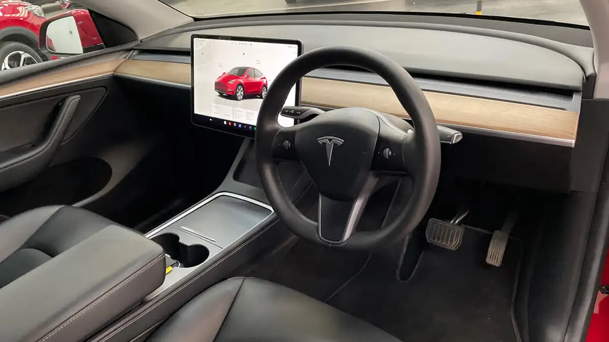2022-tesla-model-y-e-long-range-big-8
