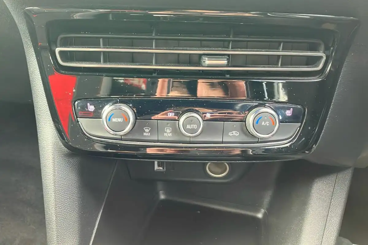 2022-vauxhall-mokka-e-sri-premium-big-12