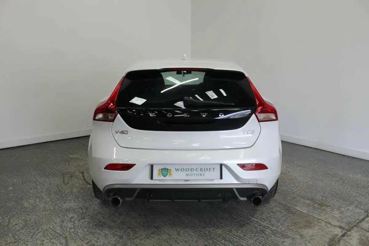 2017-volvo-v40-20-t2-r-design-big-9