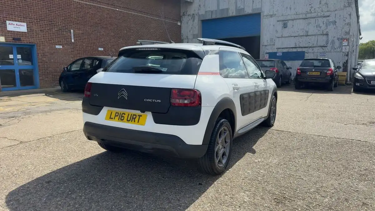2016-citroen-c4-cactus-12-puretech-feel-82ps-ss-etg-big-6