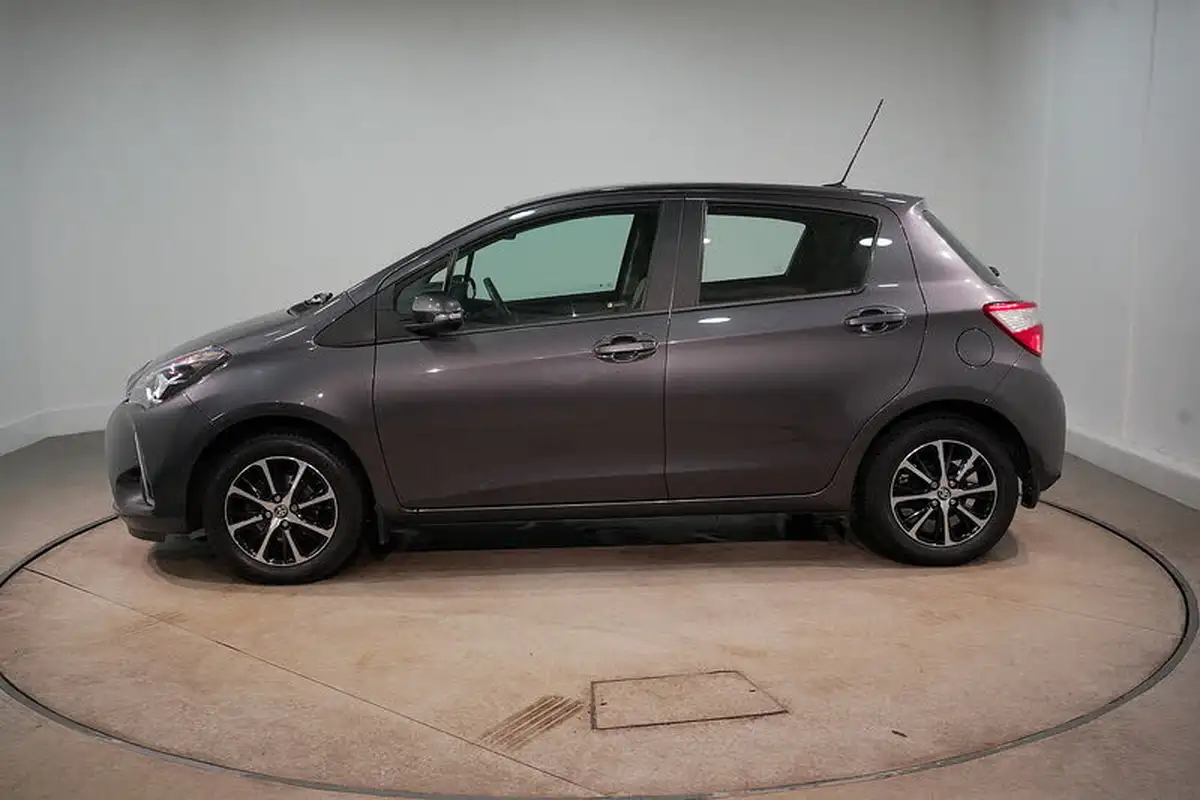 2019-toyota-yaris-15-vvt-i-icon-tech-111bhp-1496cc-big-4