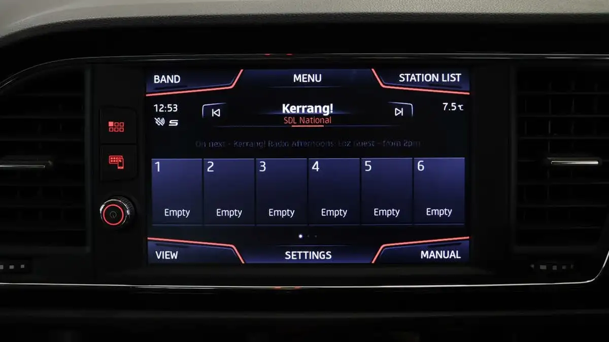 2019-seat-leon-20-tsi-fr-estate-big-10