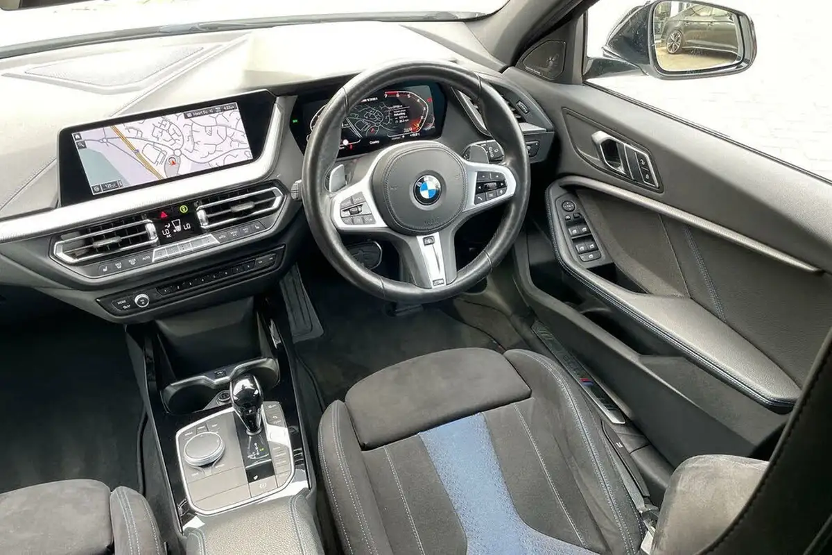2021-bmw-1-series-20-m135i-xdrive-big-32