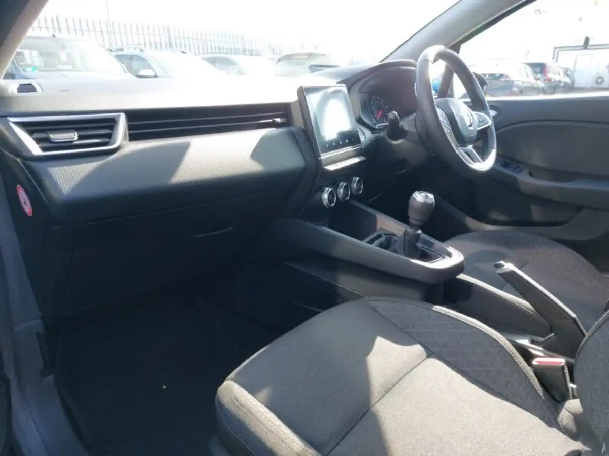 2021-renault-clio-10-tce-iconic-90ps-big-4