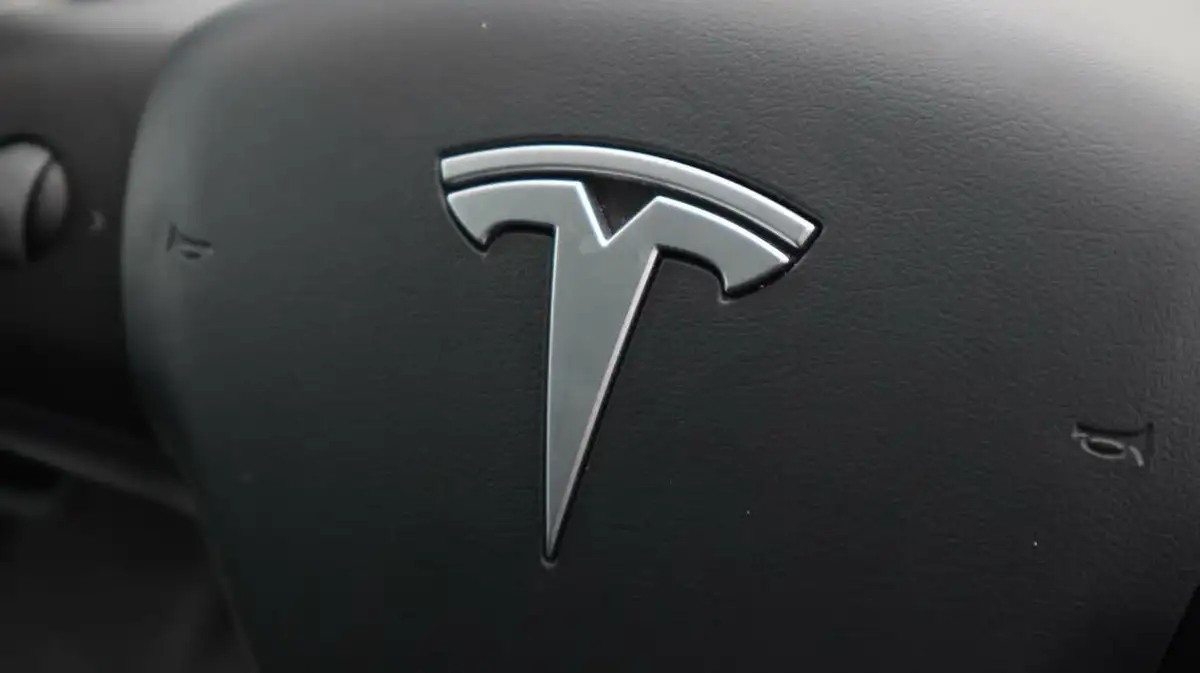 2022-tesla-model-y-e-long-range-big-22