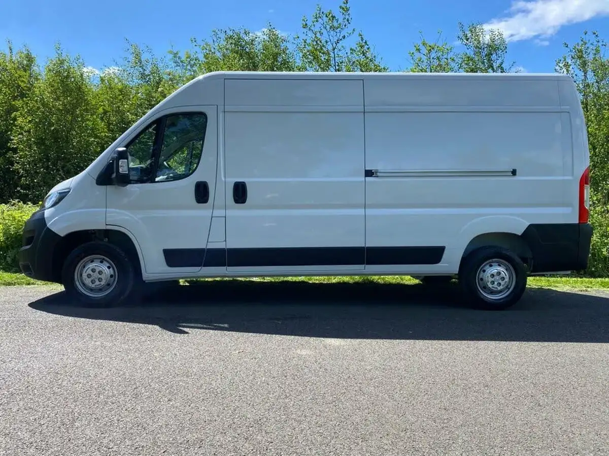 2024-peugeot-boxer-22-bluehdi-professional-premium-335-l3h2-panel-big-22