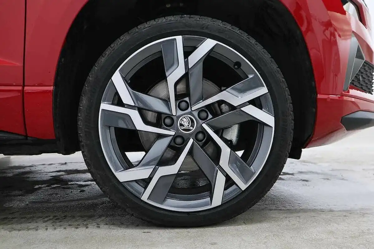 2024-skoda-karoq-15-tsi-sportline-dsg-big-4