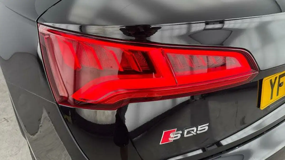 2018-audi-sq5-30-tfsi-quattro-big-33