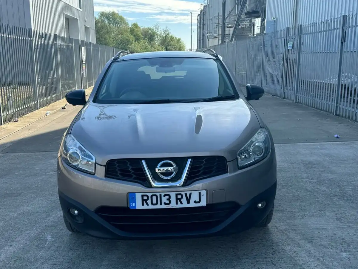 2013-nissan-qashqai-20-360-cvt-big-6