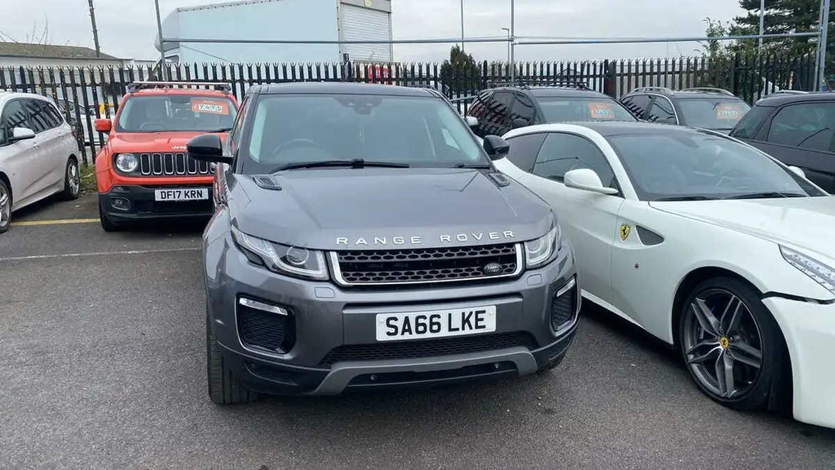 2016-land-rover-range-rover-evoque-20td4-se-tech-ss-hatchback-5d-big-0