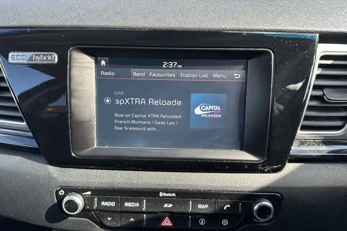 2017-kia-niro-16-gdi-2-157kwh-lithium-ion-big-19