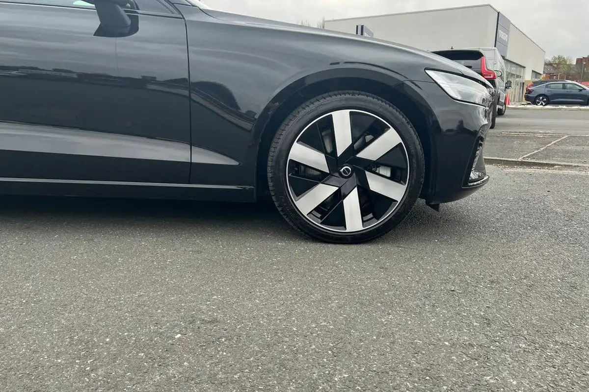 2024-volvo-v60-20-t6-plus-dark-station-wagon-big-4