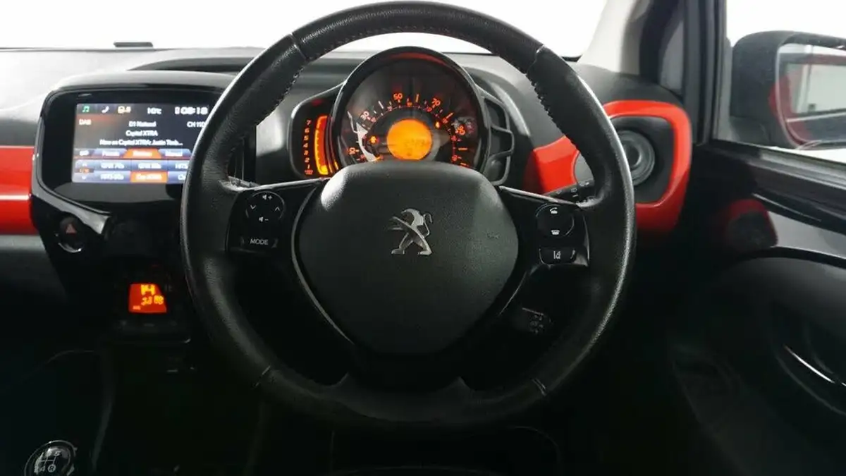 2016-peugeot-108-12-puretech-gt-line-5d-big-14