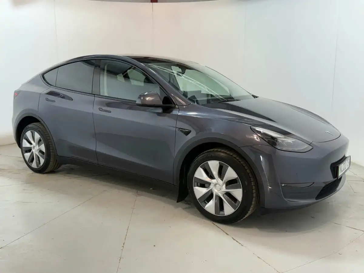 2022-tesla-model-y-e-long-range-big-0