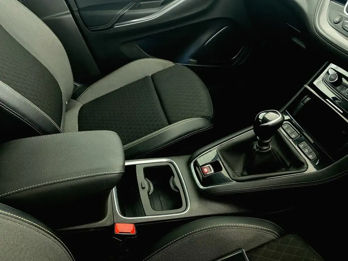 2019-vauxhall-grandland-x-12-sri-nav-big-33