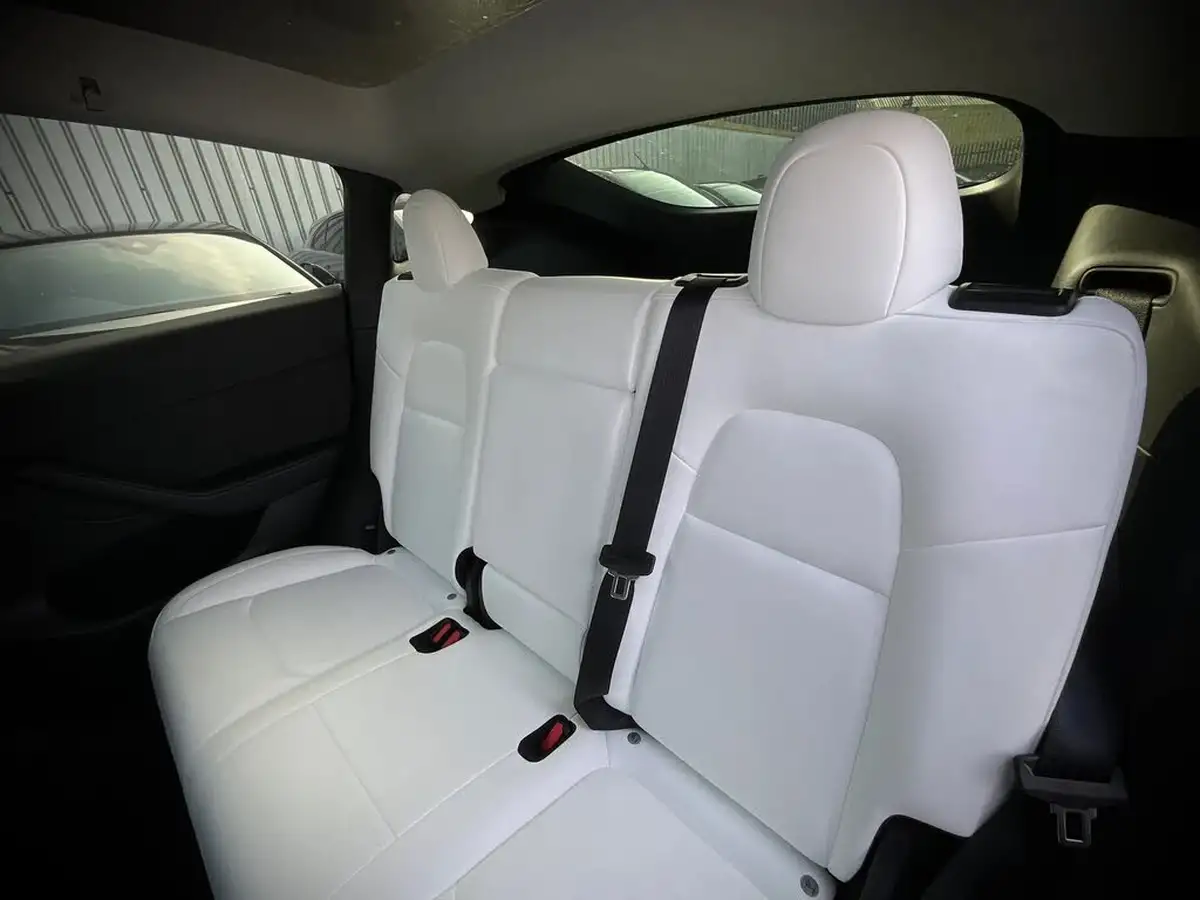 2022-tesla-model-y-e-long-range-big-13