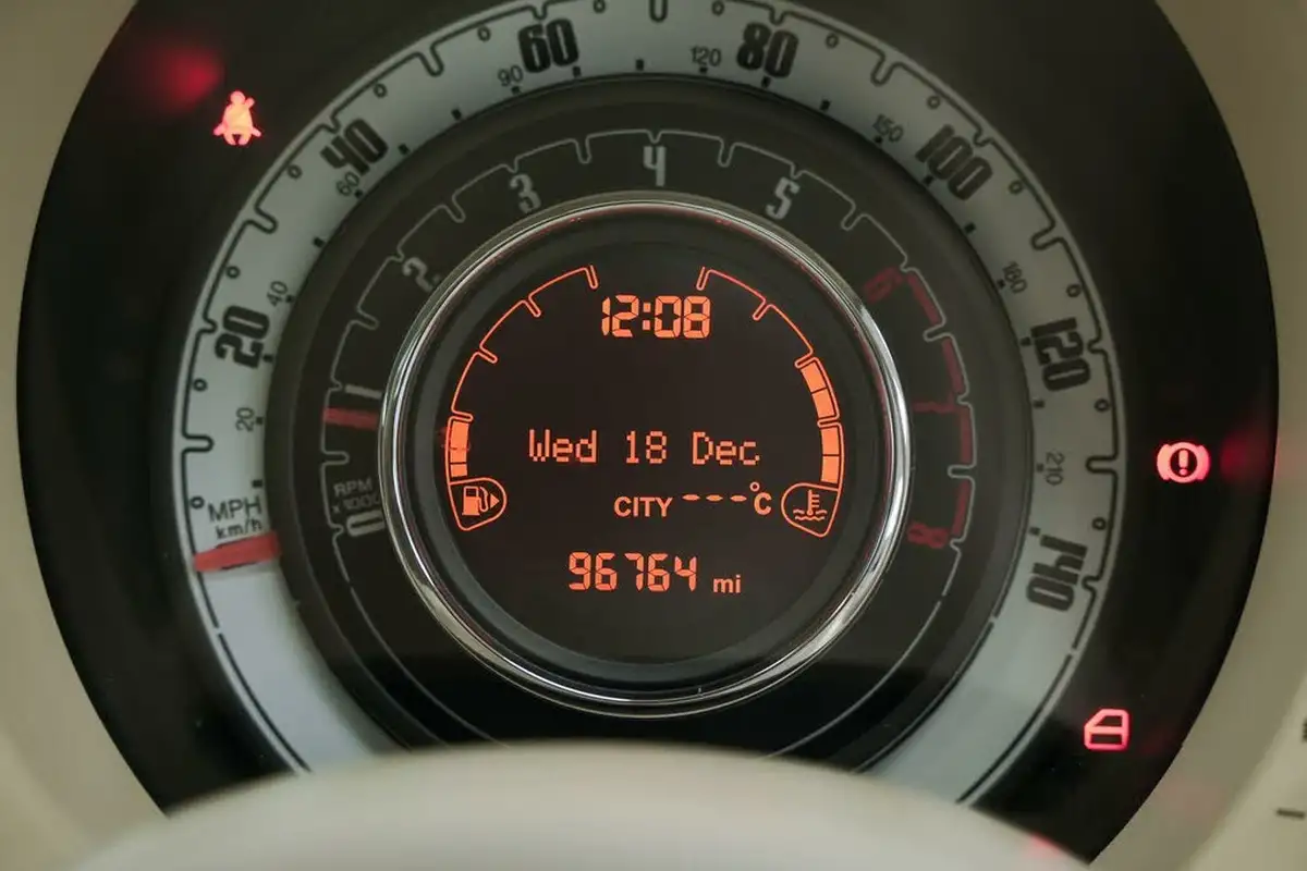 2014-fiat-500-12-lounge-ss-big-19