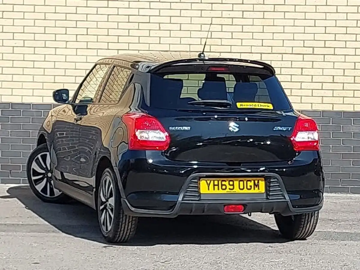 2020-suzuki-swift-12-dualjet-attitude-big-1
