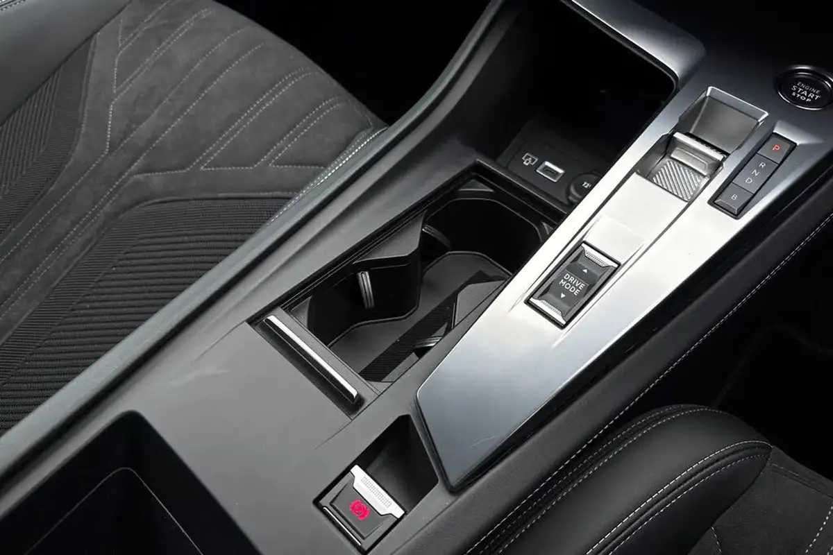 2024-peugeot-308-16-puretech-gt-180ps-big-18
