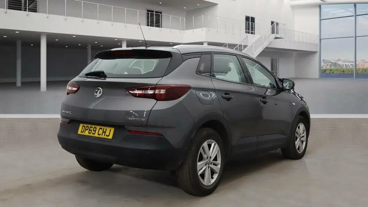 2020-vauxhall-grandland-x-15td-se-big-10
