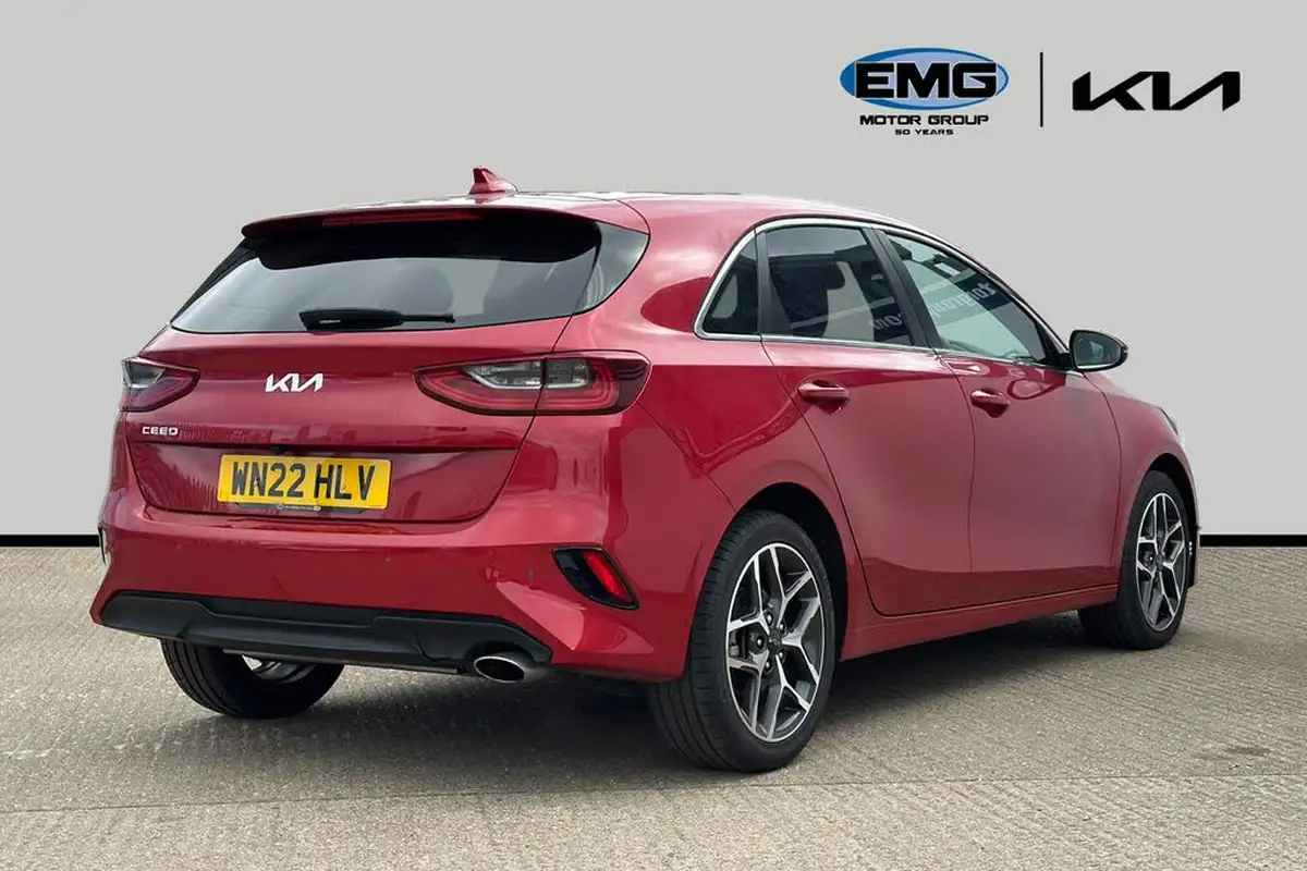 2022-kia-ceed-15-t-gdi-3-hatchback-big-5