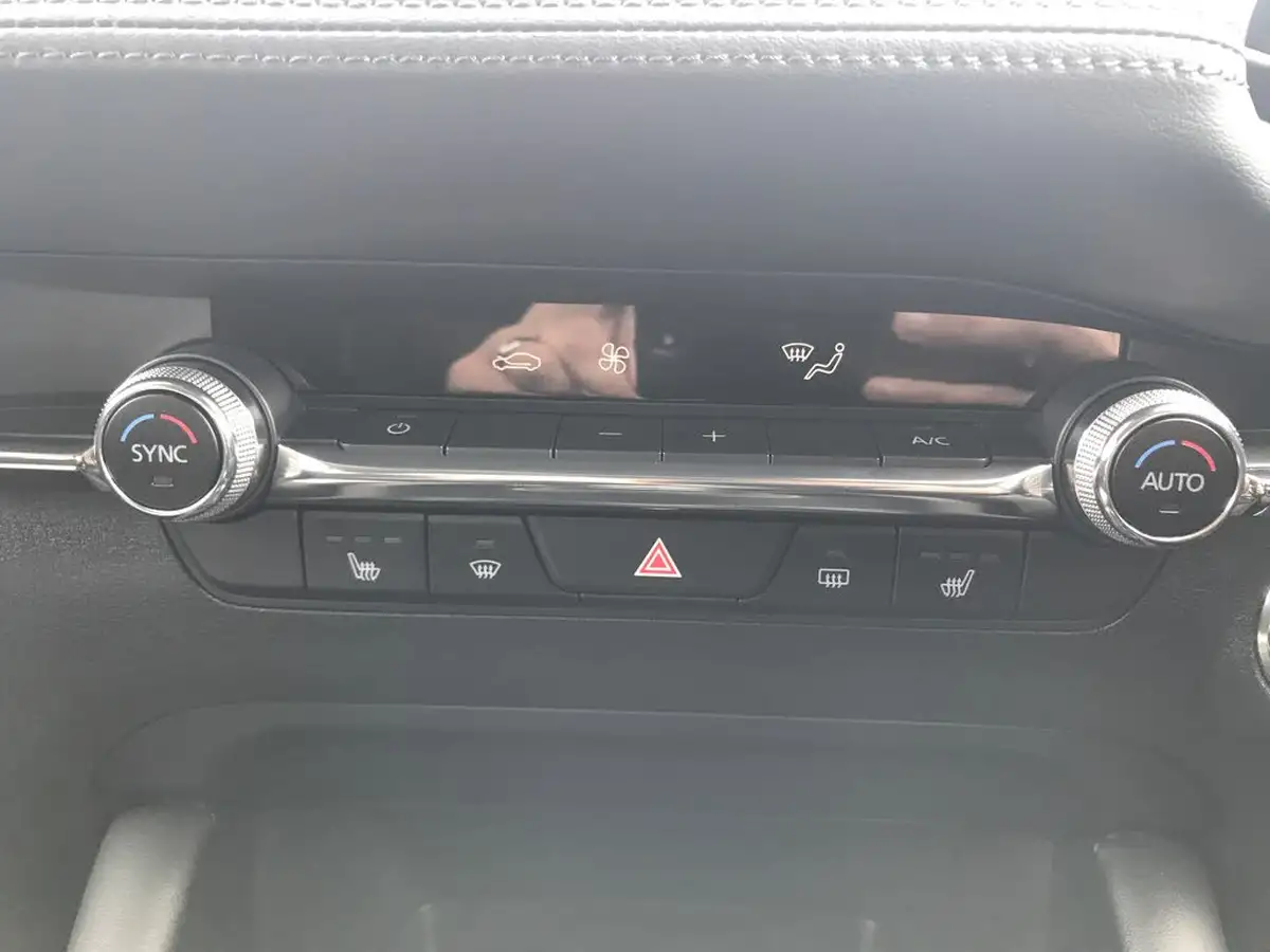 2023-mazda-mazda3-20-sport-lux-186ps-saloon-4d-big-19