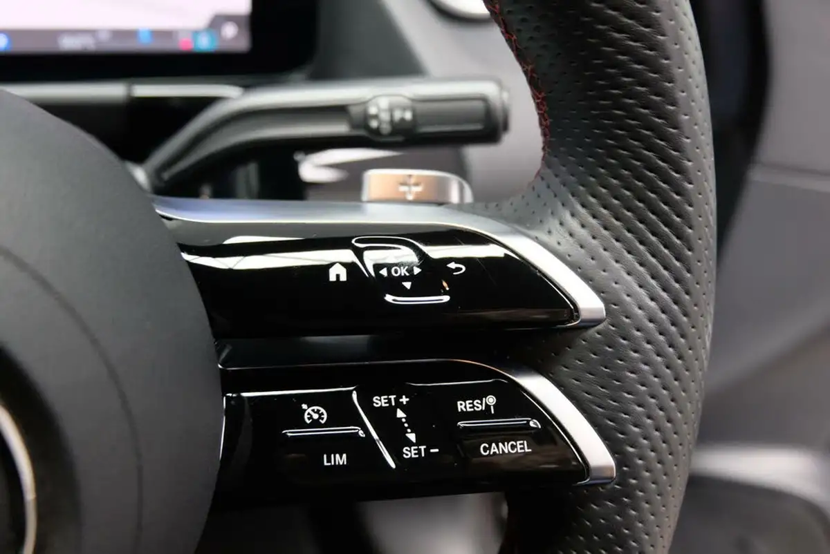 2023-mercedes-benz-gla-class-20d-gla-220d-amg-line-premium-suv-big-15