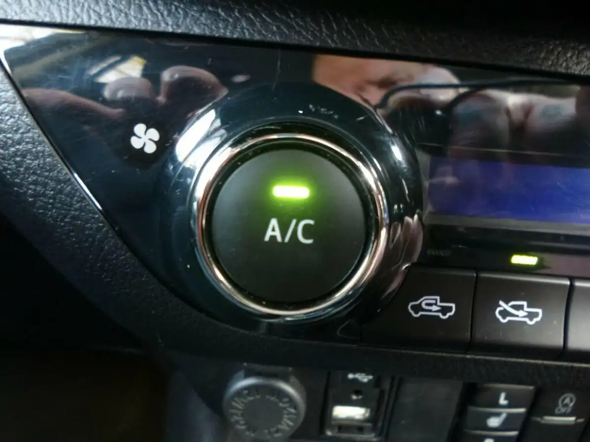 2021-toyota-hi-lux-24d-4d-invincible-150hpeu6d-auto-big-50