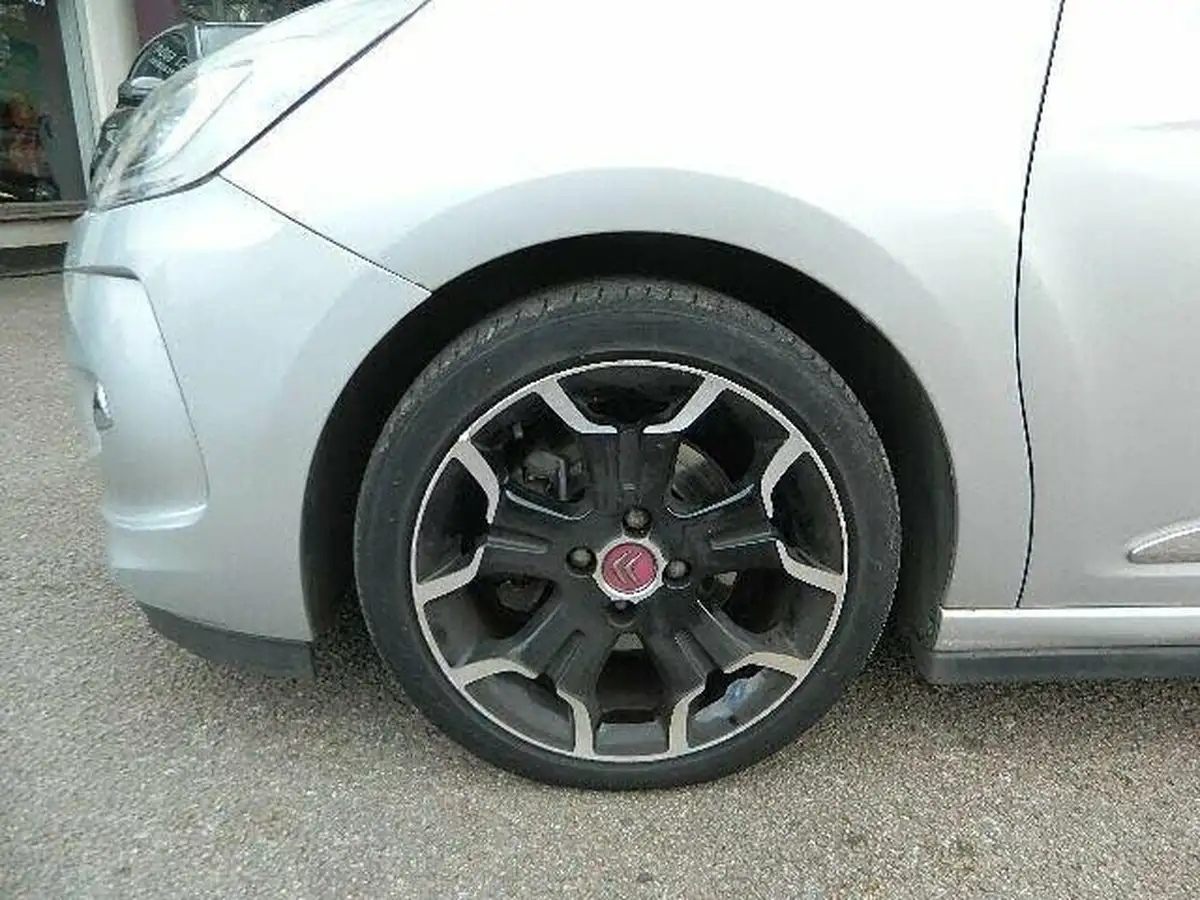 2014-citroen-ds3-16-dsire-plus-155ps-big-26