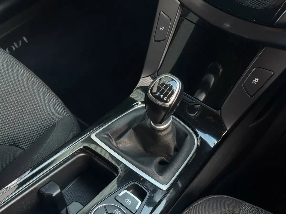 2014-hyundai-i40-17td-style-134bhp-estate-5d-big-24