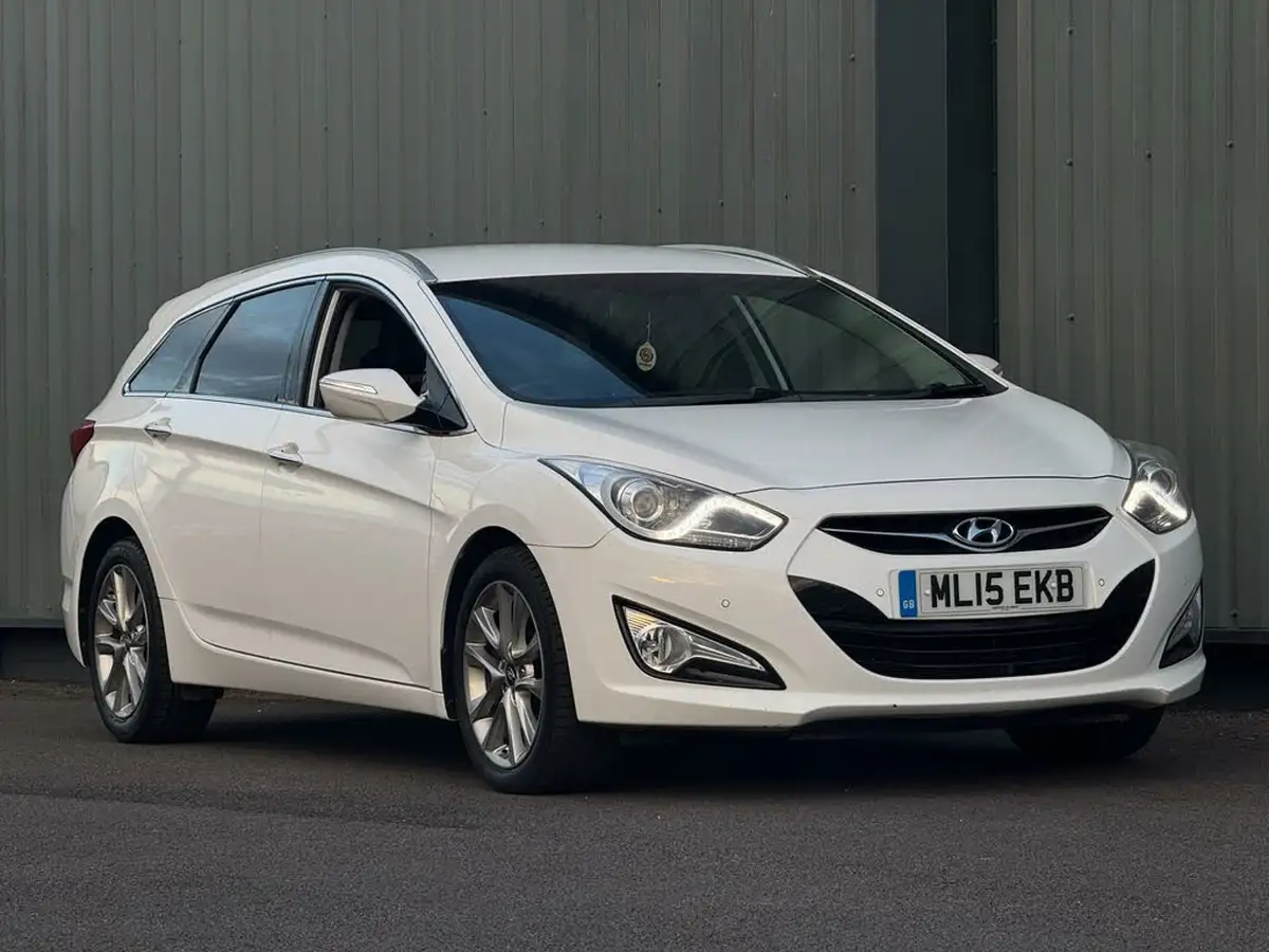 2014-hyundai-i40-17td-style-134bhp-estate-5d-big-0