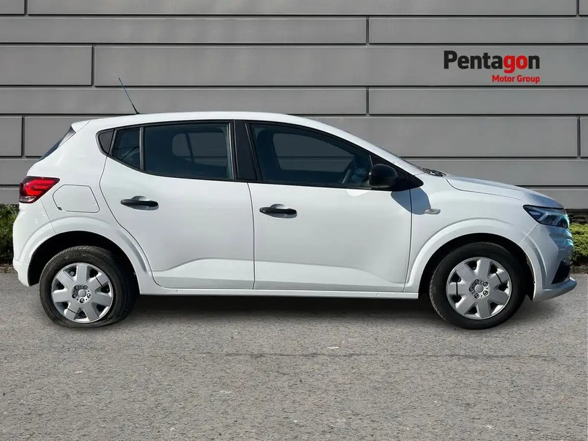 2022-dacia-sandero-10-tce-essential-90bhp-big-10