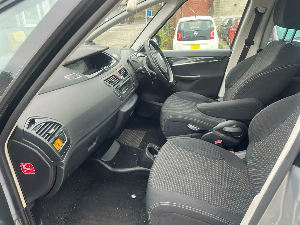 2012-citroen-c4-picasso-16e-hdi-platinum-big-7